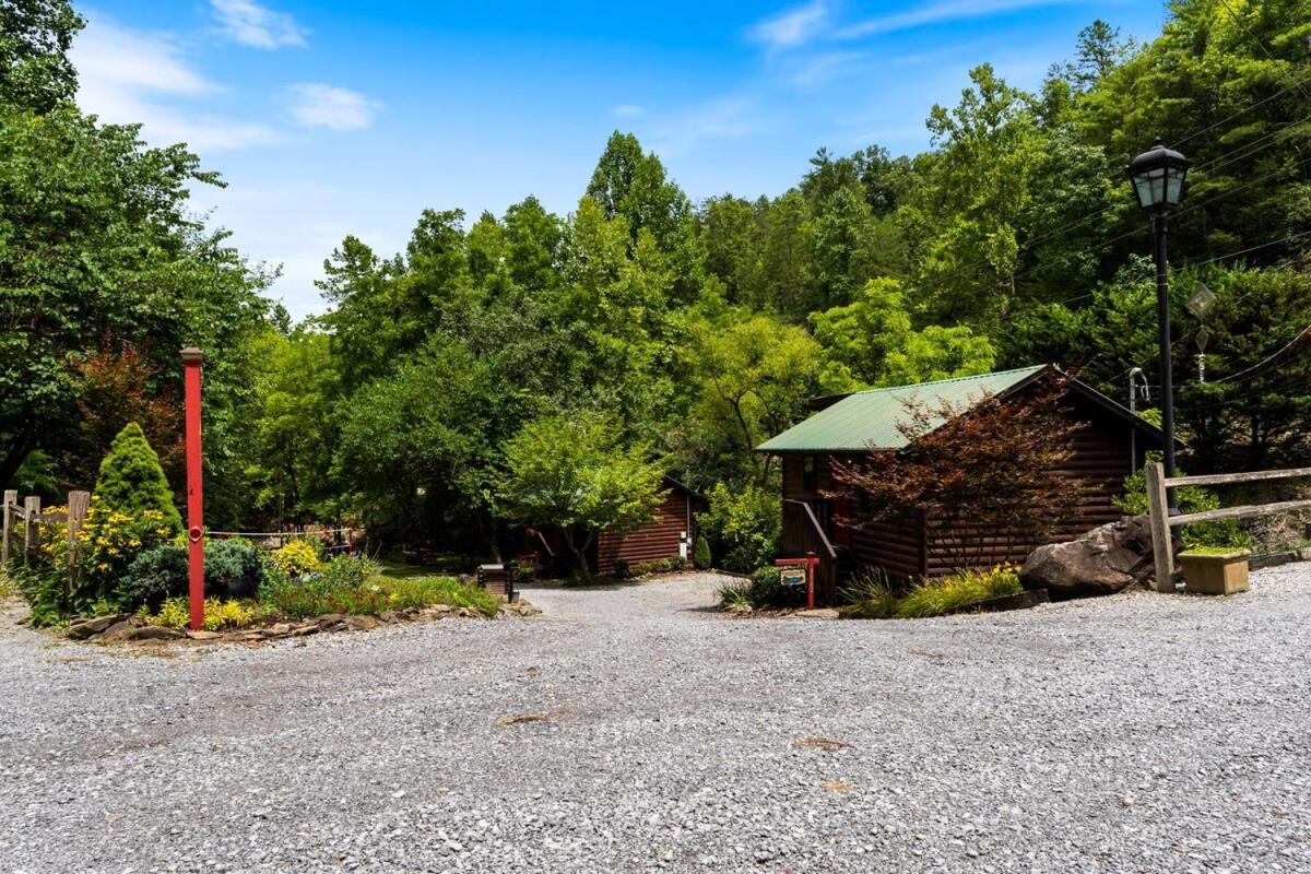 Cabin 5 Studio Cabin With Hot Tub, Water View And Fire Pit Villa Sevierville Kültér fotó